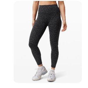 Lulu lemon wunder train high rise tight 25” size 6